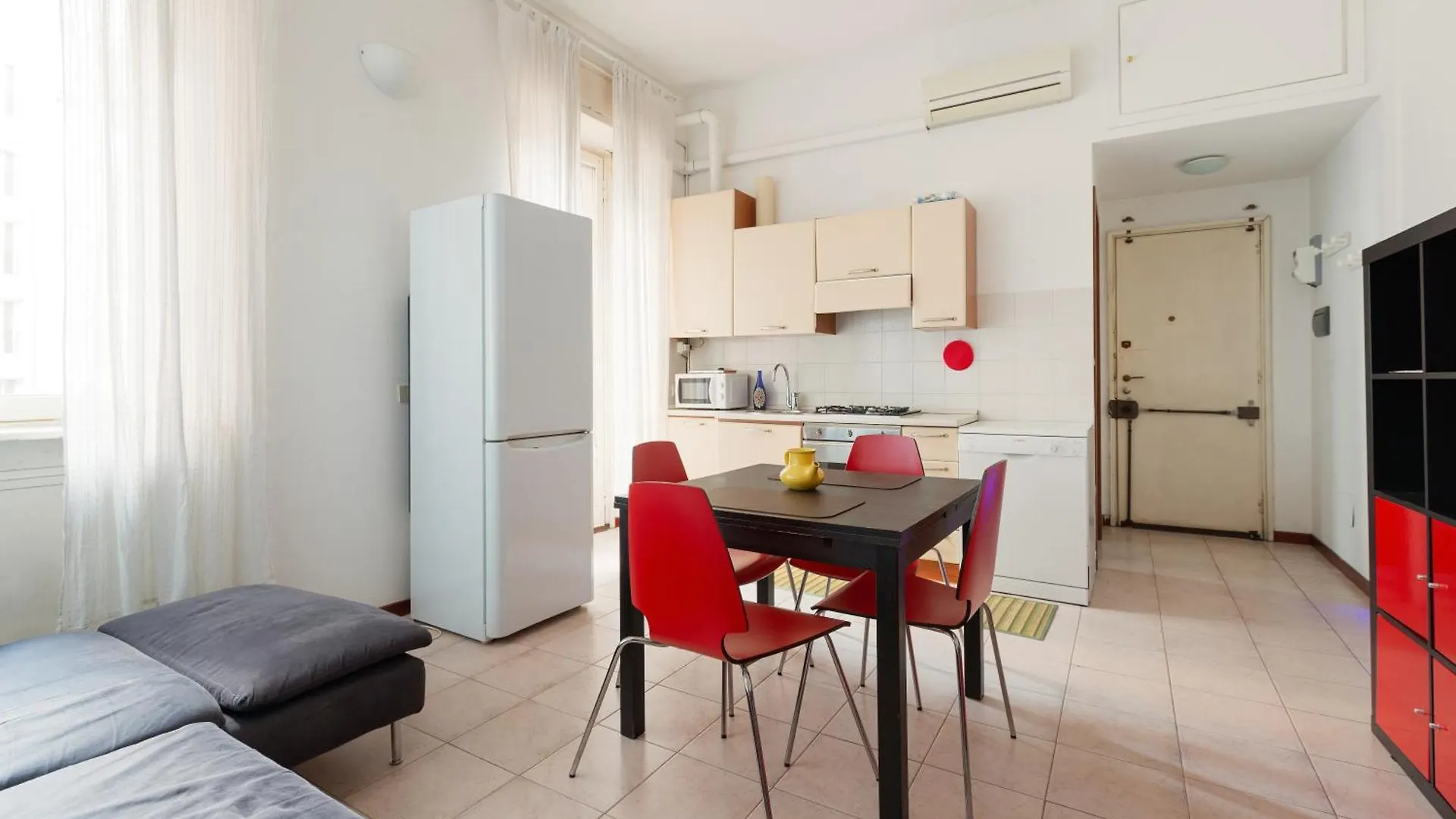 Milano Cosy Apt With Balcony Italy